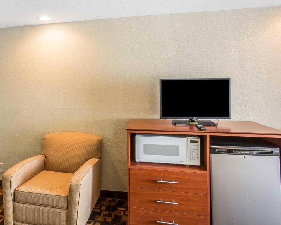 Quality Inn & Suites Mount Juliet Bagian luar foto