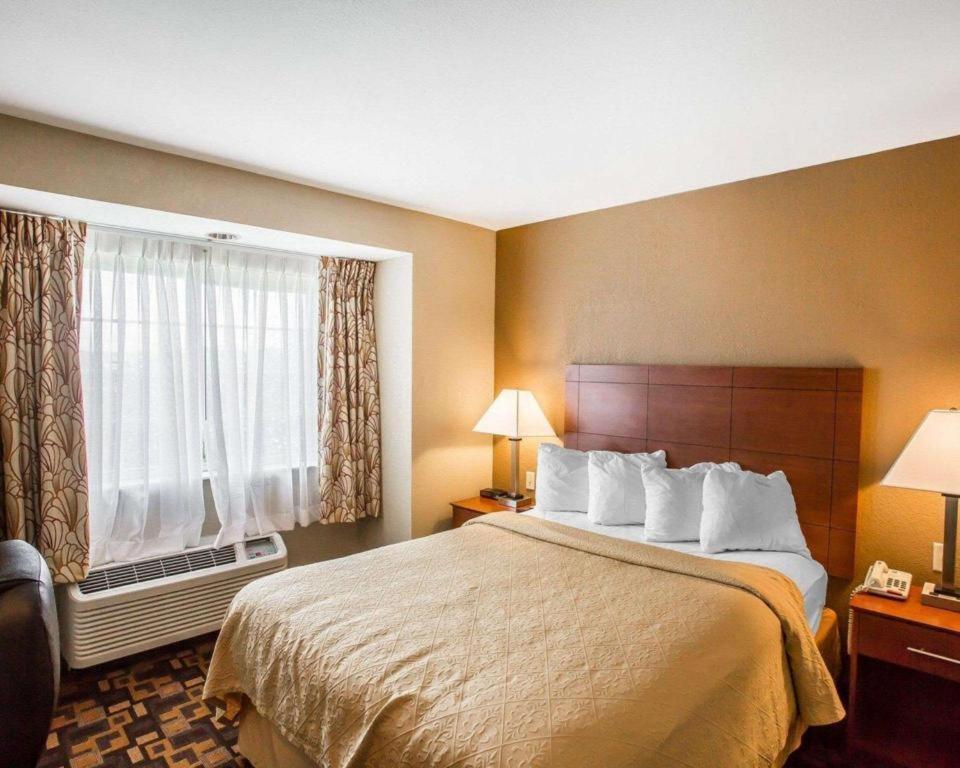 Quality Inn & Suites Mount Juliet Bagian luar foto