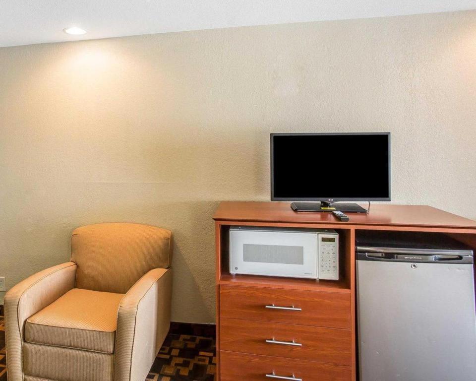 Quality Inn & Suites Mount Juliet Bagian luar foto
