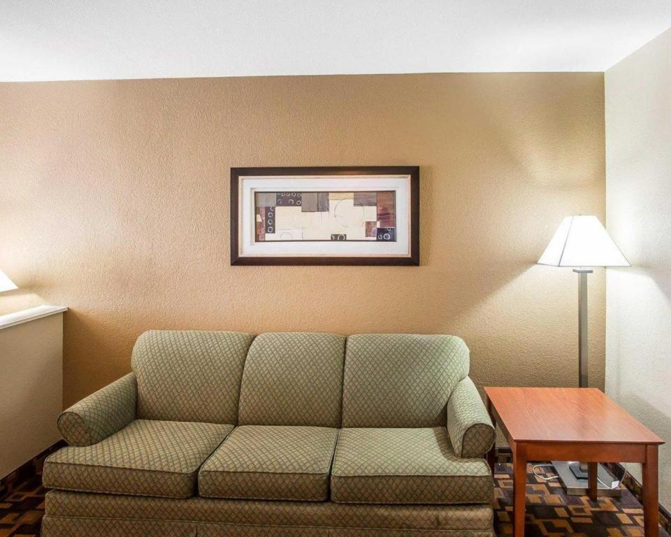 Quality Inn & Suites Mount Juliet Bagian luar foto