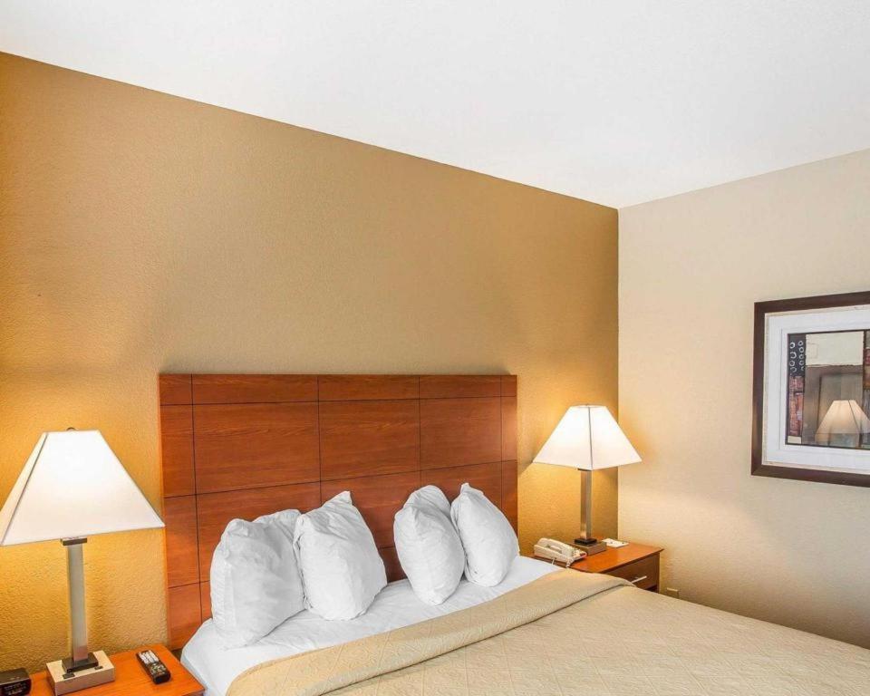 Quality Inn & Suites Mount Juliet Bagian luar foto